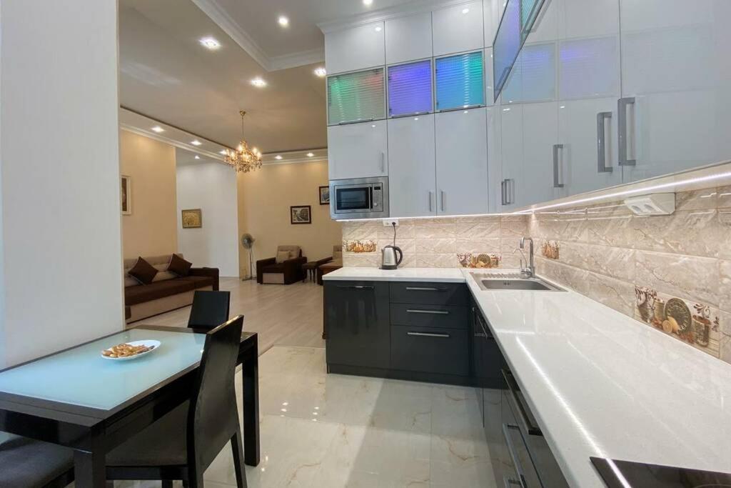 Comfortable Luxury Apartment With 3 Rooms. Center Heart Of Kiev Eksteriør billede